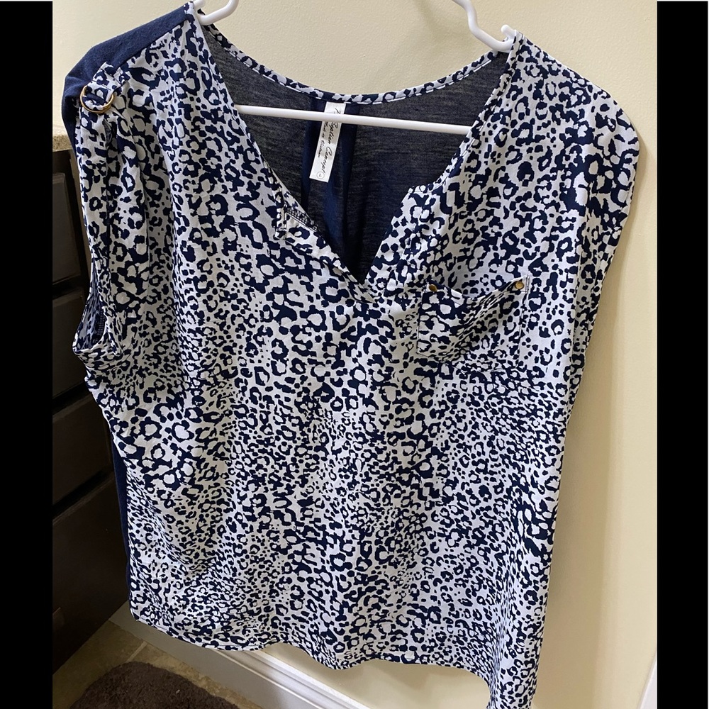 Perception Women’s tank top with side buckle ties